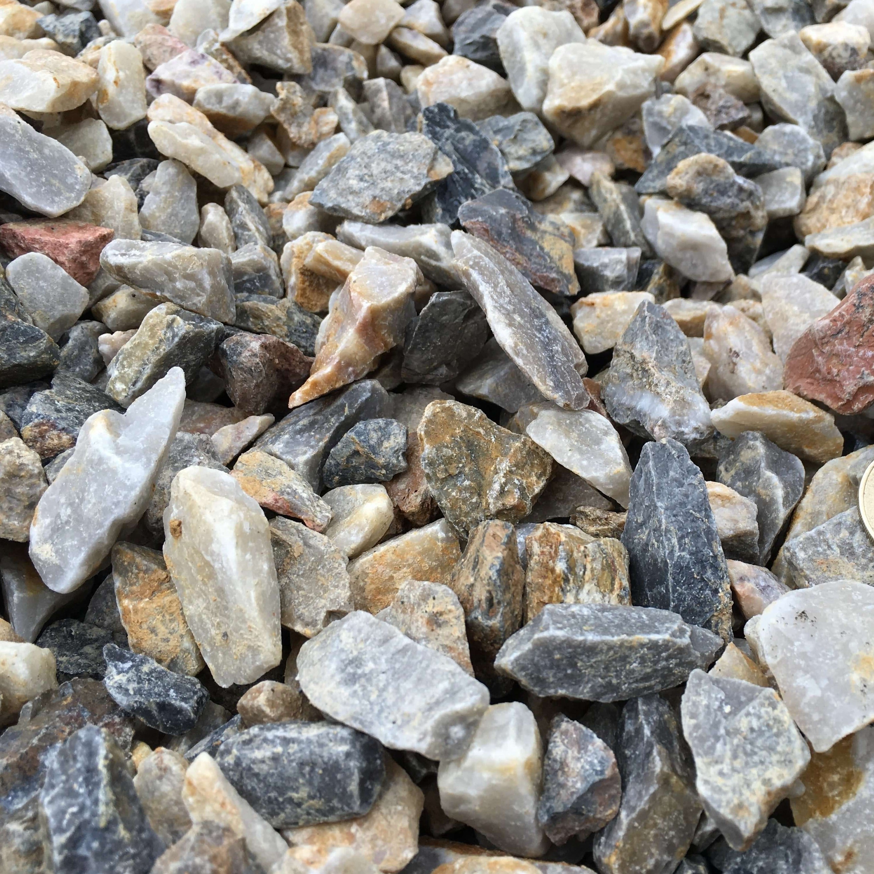 Grava Bardenas Barato, Colores oscuros, Exclusivas Vetonek, Exclusivo, Exteriores, Gravas, Gravas jardín, Jardin Seco, Negro, Novedad, Oportunidad, Original Diferente, Piedra jardin, Piedras duras, Piedras economicas, Piedras exclusivas, Piedras multicolor, Piedras oscuras, Rojo, Tamaño para pisar