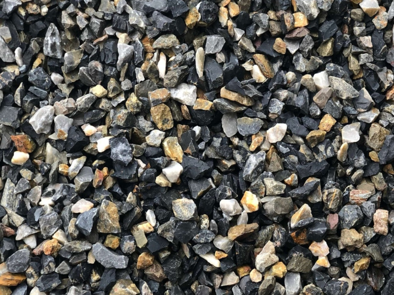 Grava Bardenas, gravilla negra y roja canto rodado para jardín., image size:1292x969