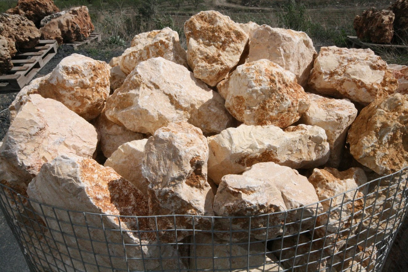 صخور زحل الصفراء