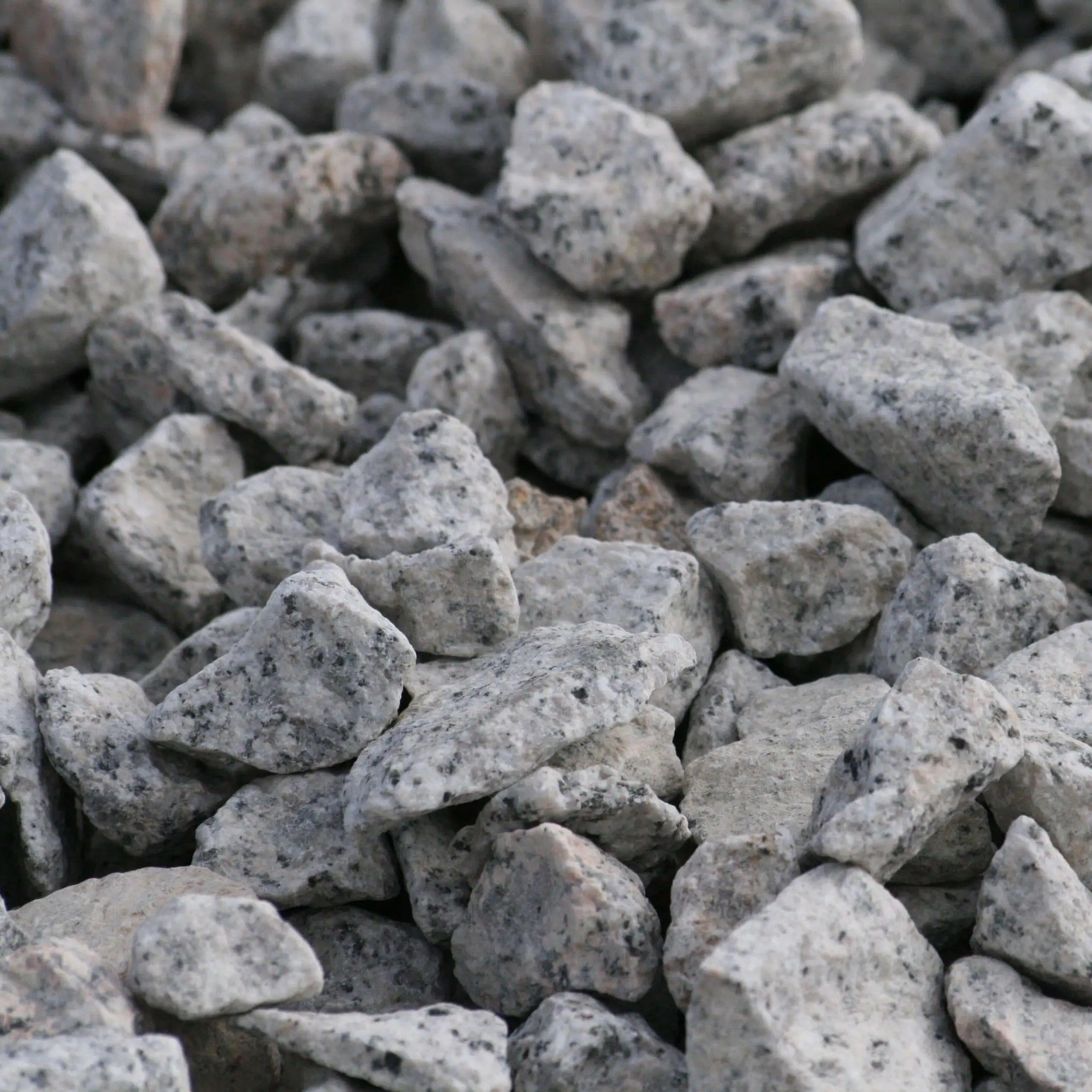 Grava Granito Acabado Natural, Arido Visto, Blanco, Cactus, Caminos, Color Claro, Decoracion alcorques, Decoracion bonsais, Decoracion cactus, Decoracion exteriores, Decoracion interiores, Decoracion jarrones, Decoracion piscinas, Decoracion plantas, Decoración macetas, Grava Blanca, Gravas, Gravas jardín, Losa Negra, Marmolina, Piedra, Piedra blanca, Piedra jardin, Piedra para estabilizador de gravas, Piedras Blancas, Piedras Claras, Piedras micro, Piedras Monocolor, Piedras Premium, Premium, Top Ventas, X