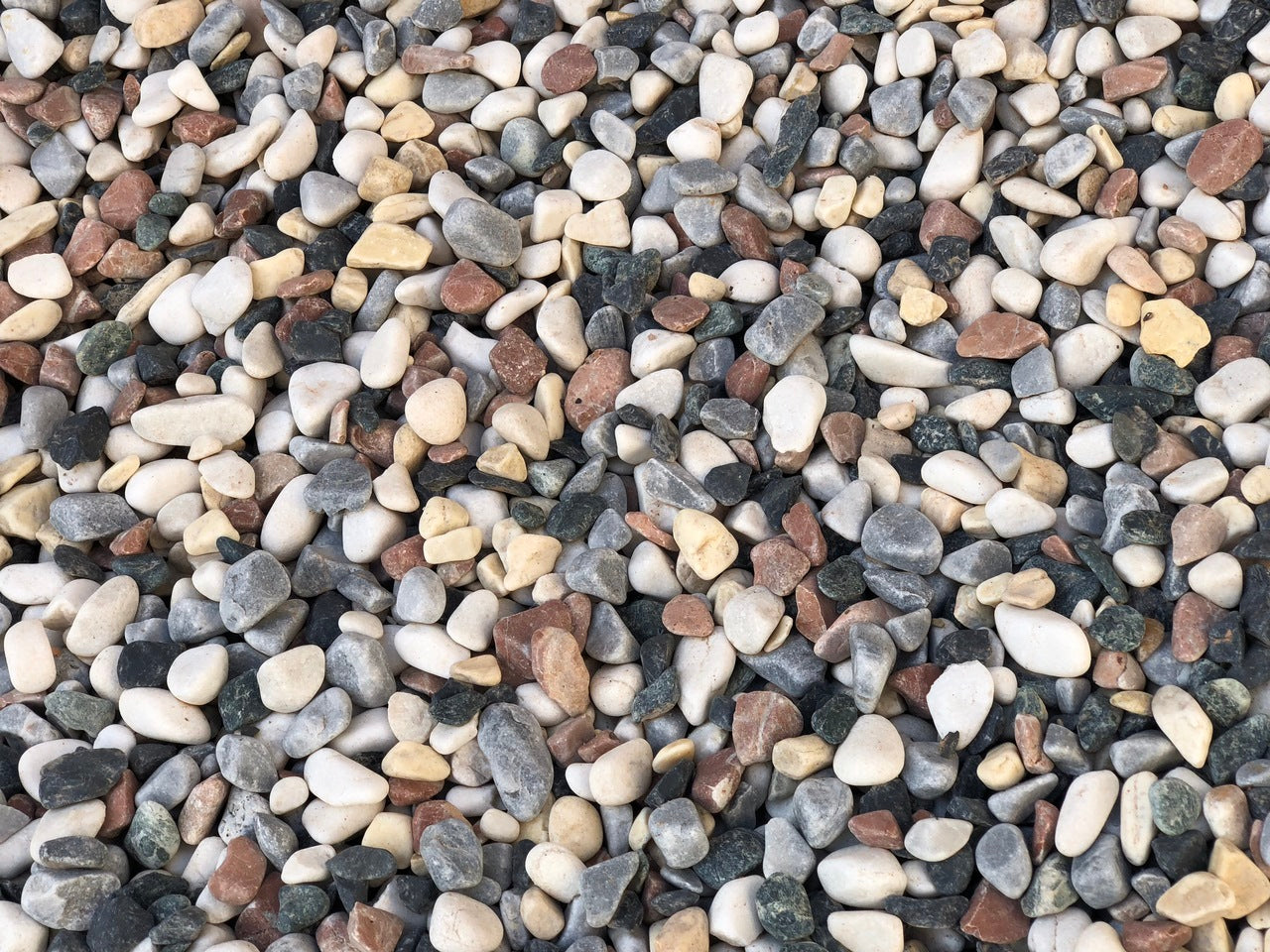 Mehrfarbiger Kiesel