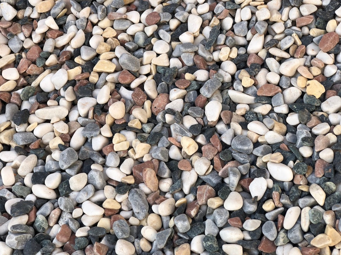 Mehrfarbiger Kiesel