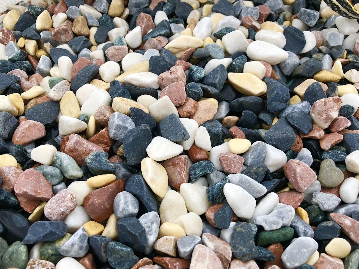 Mehrfarbiger Kiesel