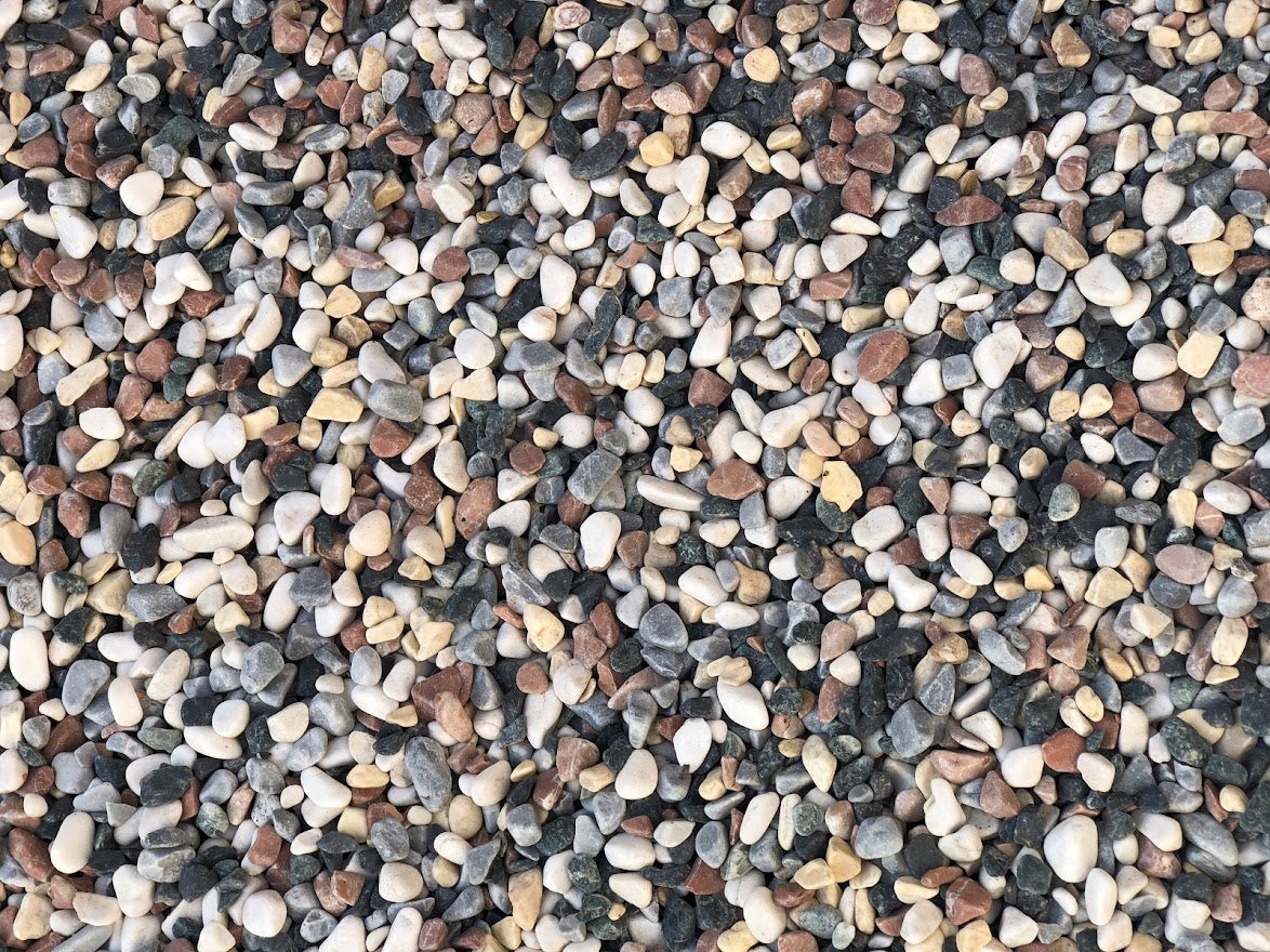 Mehrfarbiger Kiesel