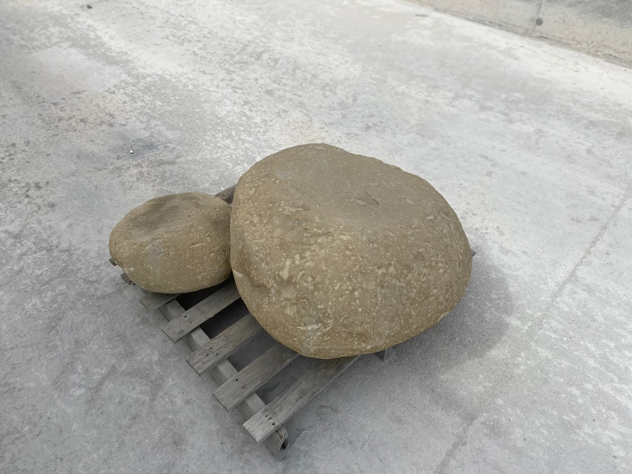 Large maxi pebbles> 400 mm.