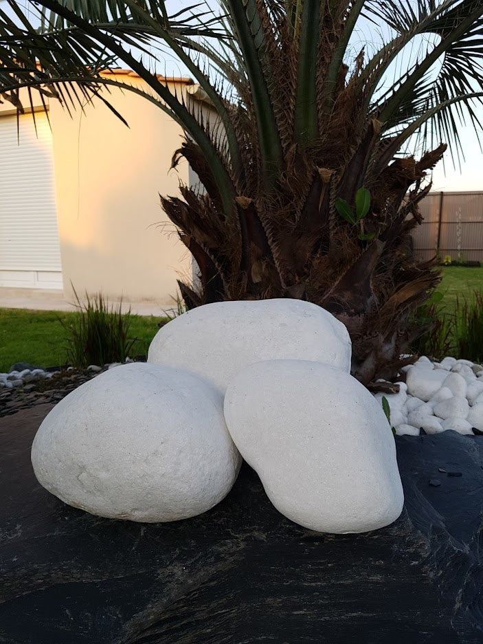 Large maxi pebbles> 400 mm.